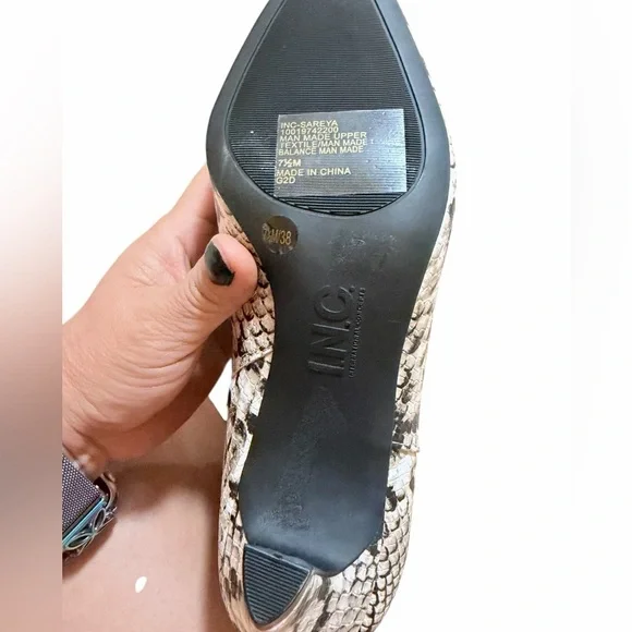 🌼🌟NWOT INC INTERNATIONAL CONCEPT Snakeskin Ankle Boots. 1” heel - Picture 10 of 10
